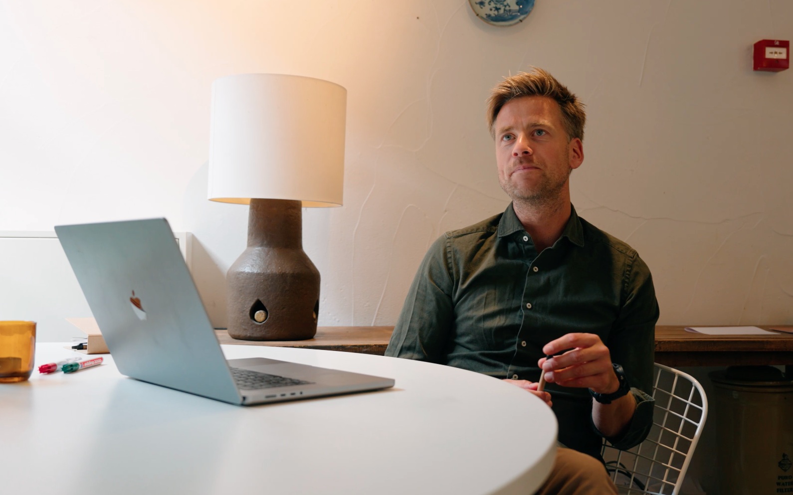Sander Vuurmans in gesprek aan tafel
